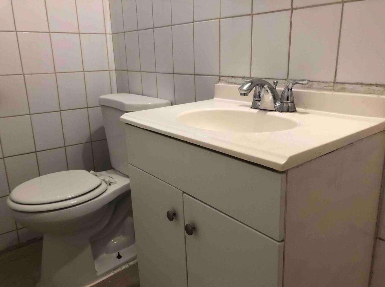 Spacious And Bright 2 Bedroom Apartment With 1 Bathroom And Private Street Entrance Paterson Luaran gambar
